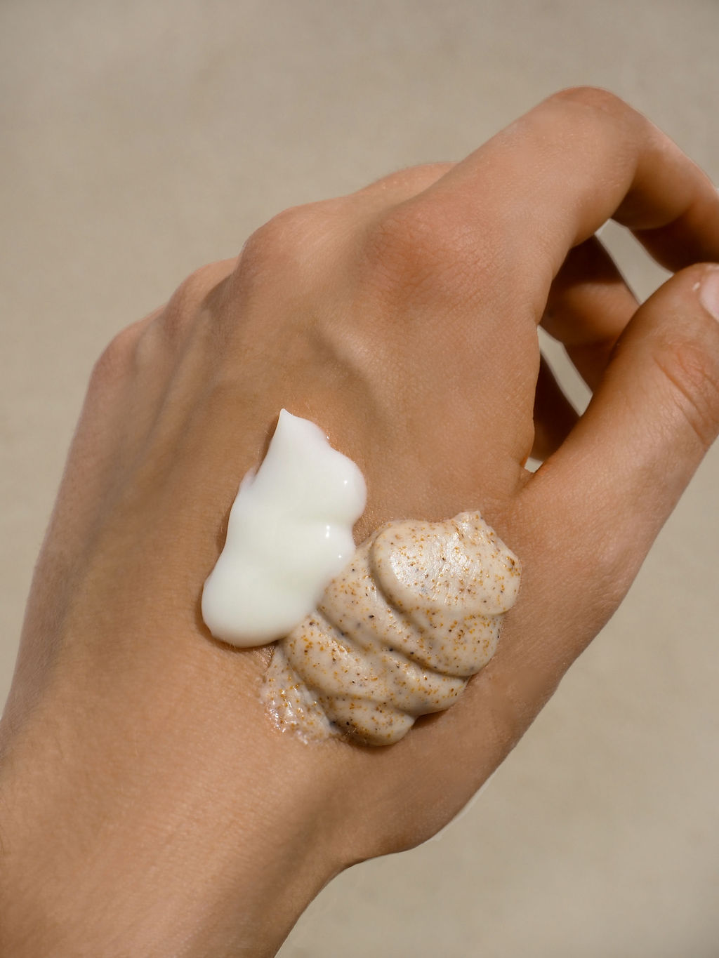 How to Get Fake Tan Off Your Hands: Tips, Tricks and How to Avoid It